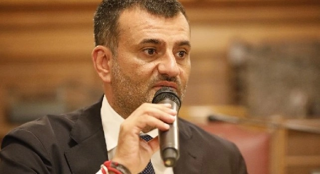 Bari, il sindaco De Caro: I tifosi del Bari si concentrano sull'emergenza sanitaria ed economica mettendo su tante attivit&agrave;. De Laurentiis mi ha aiutato...