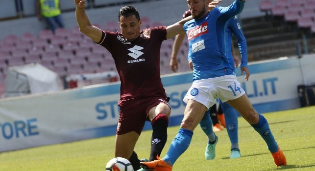 Burdisso affronta Mertens in Napoli-Torino