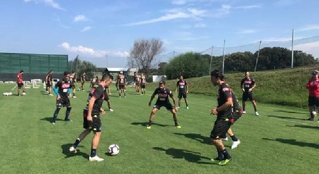 SSC Napoli, doppia seduta per gli azzurri: in mattinata prevenzione infortuni, nel pomeriggio lavoro sul possesso palla e partitine