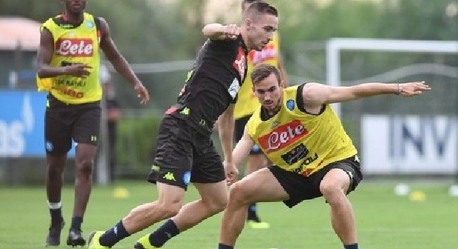 SSC Napoli, le ultime da Castelvolturno: Esercizi di prevenzione infortuni, lavoro tattico ed esercitazioni sui calci da fermo. Prevista seduta pomeridiana