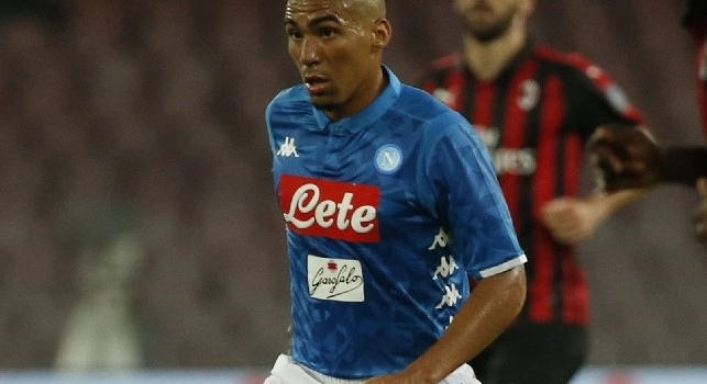 Allan con la maglia del Napoli: il PSG in pressing