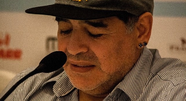 Maradona non ha dubbi su Lozano: Lo adoro, con lui il Napoli parte in vantaggio