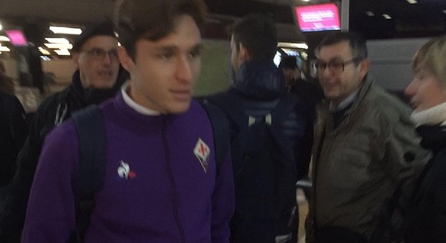 Sky - Fiorentina in partenza per Napoli: tanti sorrisi e foto coi tifosi alla stazione