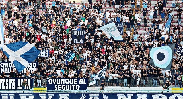 Napoli-Arsenal, De Laurentiis figlio di pu*****: le curve contestano il patron azzurro, le tribune fischiano il coro