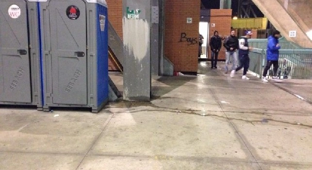 Bagni al San Paolo: quelli nuovi sono stati installati in Distinti e Tribune, nelle Curve arriveranno quasi al termine del campionato