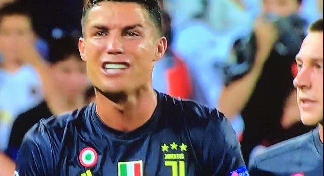 Valencia-Juventus, le immagini che incastrano Cristiano Ronaldo: il portoghese colpisce Murillo con un calcio! [VIDEO]