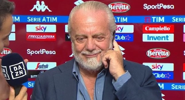 Gazzetta esalta la gestione ADL: Napoli un'oasi felice, sono un club ambito: ci si arriva col sorriso e si va via con le lacrime. Ancelotti non l'ha scelto per caso