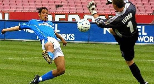 Amauri con la maglia del Napoli
