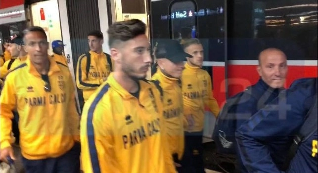 Il Parma sbarca a Napoli, Ciciretti <i>si nasconde</i> dietro un cappellino [FOTO CN24]