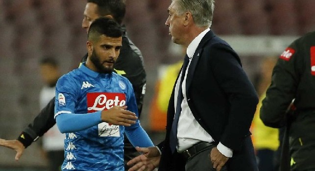 Il "cinque" tra Carlo Ancelotti e Lorenzo Insigne