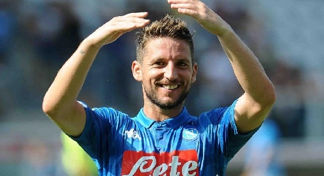 Mertens tra i pi&ugrave; acclamati dai tifosi prima della partenza per Torino: Ciro si 'o numero uno! [VIDEO]