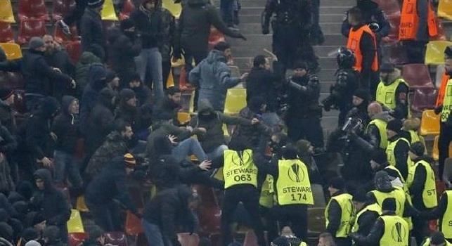 Roma - Tifoso giallorosso aggredisce una turista svedese e la getta gi&ugrave; dalle scale, preso l'ultr&agrave;: 'un miracolo che sia viva' [FOTO]