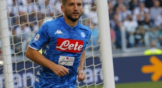 Primo cambio per Ancelotti: fuori Milik, entra in campo Mertens
