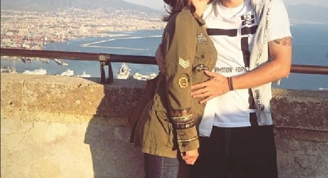 Verdi si gode Castel Sant'Elmo con la sua dolce met&agrave;: Nanetta in bacio [FOTO]