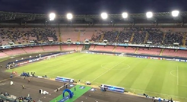 Napoli-Liverpool, San Paolo gi&agrave; affollato: settore Distinti quasi pieno [FOTO]