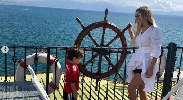 Lady Ospina si è ambientata perfettamente a Napoli: Magico luogo, una domenica felice  [FOTO]