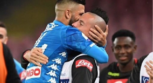 Gol da urlo di Insigne, Lorenzo corre ad abbracciare Hamsik: Grande golazo amico! [FOTO]