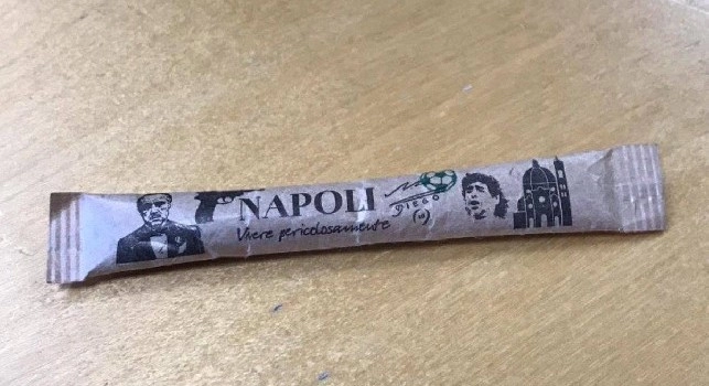Bustine di zucchero contro Napoli, risponde l'Ambasciata italiana in Grecia: Apprendiamo con stupore la notizia, prendiamo le distanze