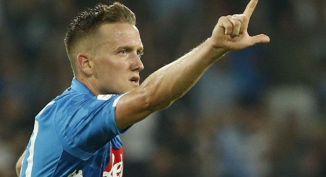 Piotr Zielinski esulta dopo un gol con il Napoli