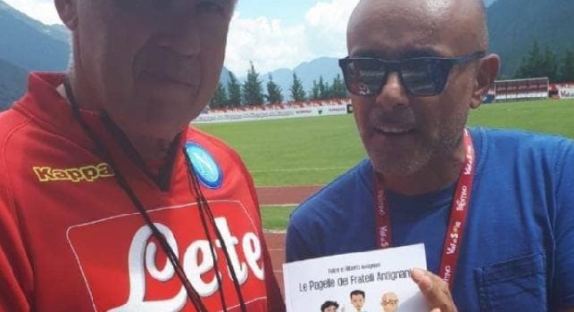 La Fondazione Santobono Pausilipon mette all'asta il libro autografato dai giocatori del Napoli: il ricavato andrà in beneficenza