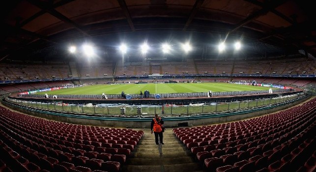 Stadio San Paolo di Napoli a Fuorigrotta di notte