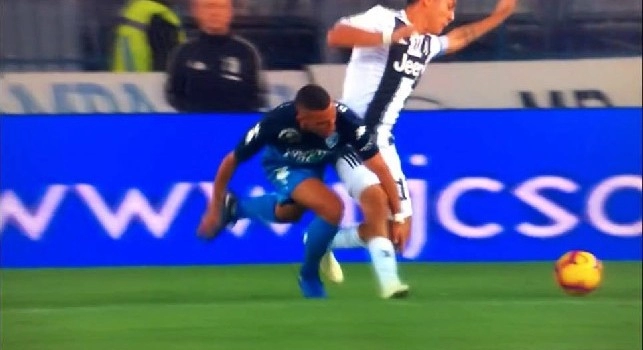 Empoli-Juve, lieve contatto tra Bennacer e Dybala: Calvarese regala un rigore senza consultare il Var! [VIDEO]