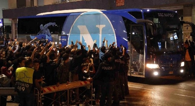 Repubblica - Napoli, prevista trasferta blitz a Verona per tutelare i tesserati dal rischio contagio