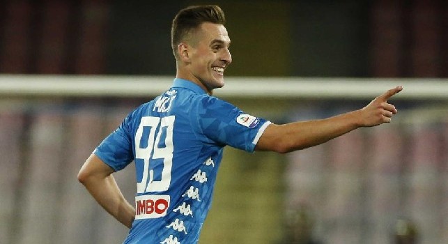 Arkadiusz Milik esulta con la maglia del Napoli