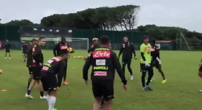 SSC Napoli: Allenamento iniziato!, che tunnel di Ghoulam nel torello [VIDEO]