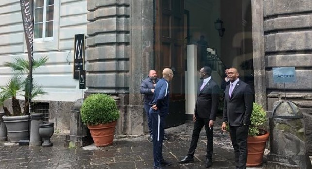 Palazzo Caracciolo, il patron Iannotti Pecci: Abbiamo riservato una camera particolare per Cavani, potrebbe ospitare anche i suoi figli