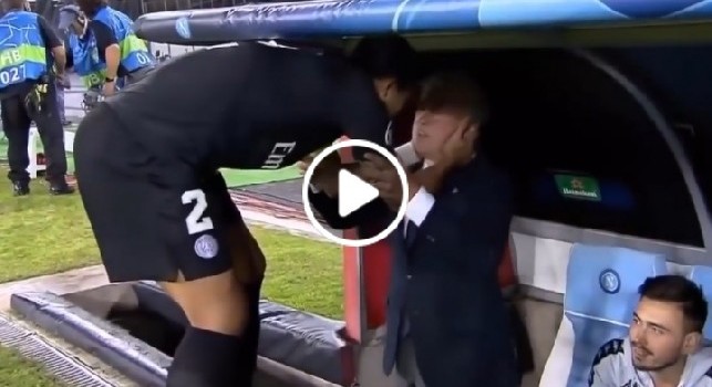 Thiago Silva entra in campo e abbraccia commosso Ancelotti, le immagini fanno il giro del web [VIDEO]