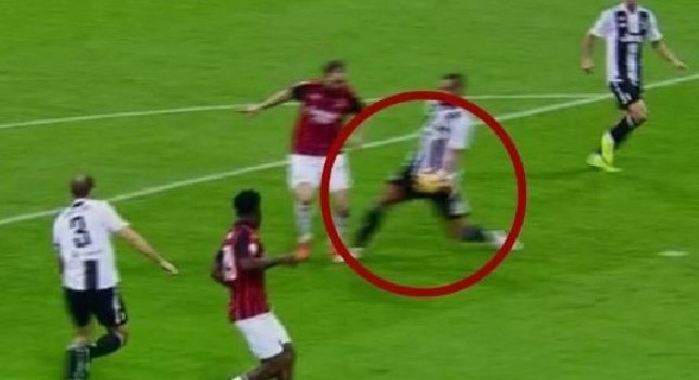 Milan-Juve, la moviola di Gazzetta: Il braccio di Benatia ferma una promettente azione d'attacco: meritava il giallo. Poteva starci un altro rigore per i rossoneri