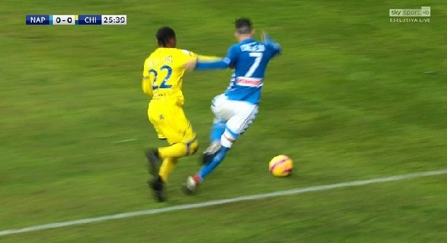 Moviola SSC Napoli-Chievo Verona, rigore mancato su Callejon - Obi