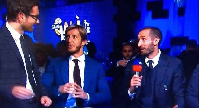 Ma guardi cosa fa il Napoli?: Chiellini spiazzato risponde così [VIDEO]