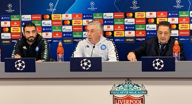 Carlo Ancelotti e Raul Albill in conferenza stampa a Liverpool