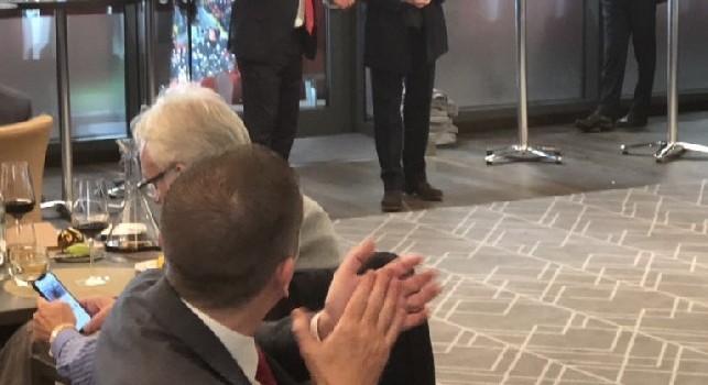 Il CEO del Liverpool  Peter Moore, accoglie De Laurentiis ad Anfield [FOTO]