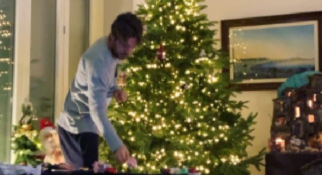 Primo Natale napoletano in casa Verdi: l'ex Bologna e la sua compagna addobbano la casa a tema natalizio [VIDEO]