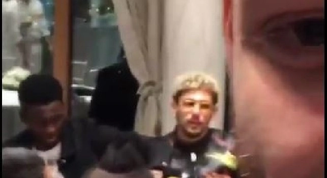 Anastasio: Che bello partecipare alla cena del Napoli! La cresta di Hamsik, ci sono Malcuit e Diawara [VIDEO]