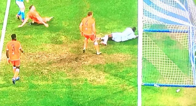 Insigne gonfia la rete all'11' ma Pairetto al VAR blocca tutto: gol annullato per fuorigioco [FOTO]