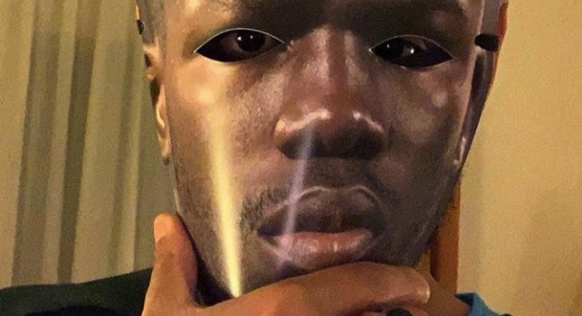 Ghoulam con la maschera di Koulibaly: Lo sport è libertà, e nella libertà siamo tutti uguali. Domani tutti  Kalidou! [FOTO]