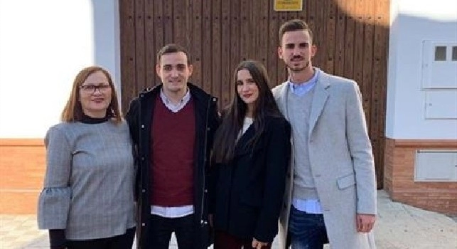 Fabian Ruiz con la sua famiglia prima del ritorno a Napoli [FOTO]