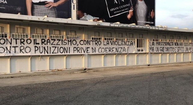 Striscione dei tifosi dell'Inter contro la chiusura dello stadio: Punizioni prive di coerenza [FOTO]