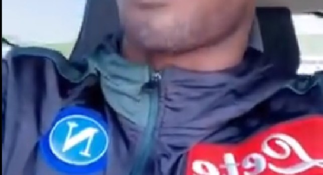 Chad Johnson tifoso azzurro, il giocatore di football americano si riprende con la felpa del Napoli [VIDEO]