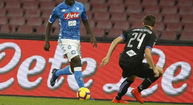 Strepitoso Koulibaly, azione travolgente del centrale azzurro che sfiora il gol in spaccata: applausi del San Paolo