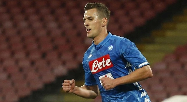 Arek Milik esulta dopo un gol con il Napoli