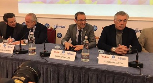 Cdm - Ancelotti-Napoli,  si va verso il rinnovo con l'accordo sui diritti d'immagine: dirigenti al lavoro per sponsor e brand