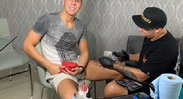 Dorados, il portiere Servio si tatua il viso di Maradona sulla coscia: Credo in Dio [FOTO]