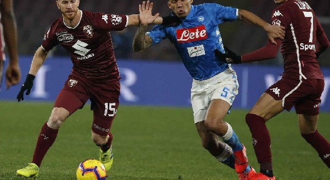 Allan in azione con la maglia del Napoli contro il Torino
