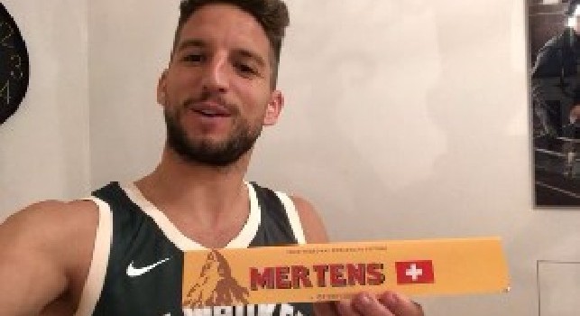 'Dolce' regalo personalizzato, Mertens ringrazia il Napoli Club Zurigo Partenopea: Siete grandi [VIDEO]