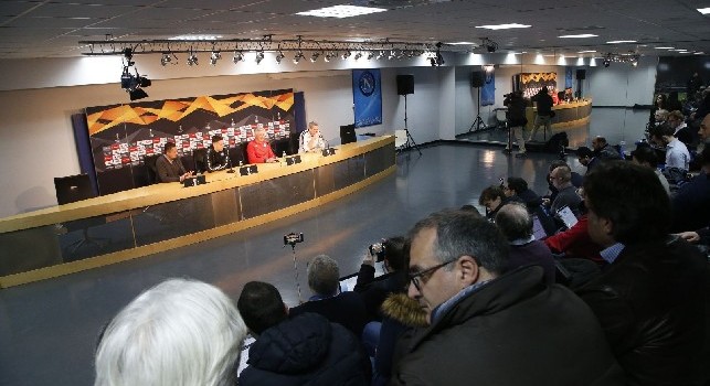 Dalla sala stampa strapiena allo sguardo attento sui giornalisti: Meret e Ancelotti presentano Napoli-Zurigo [FOTOGALLERY CN24]